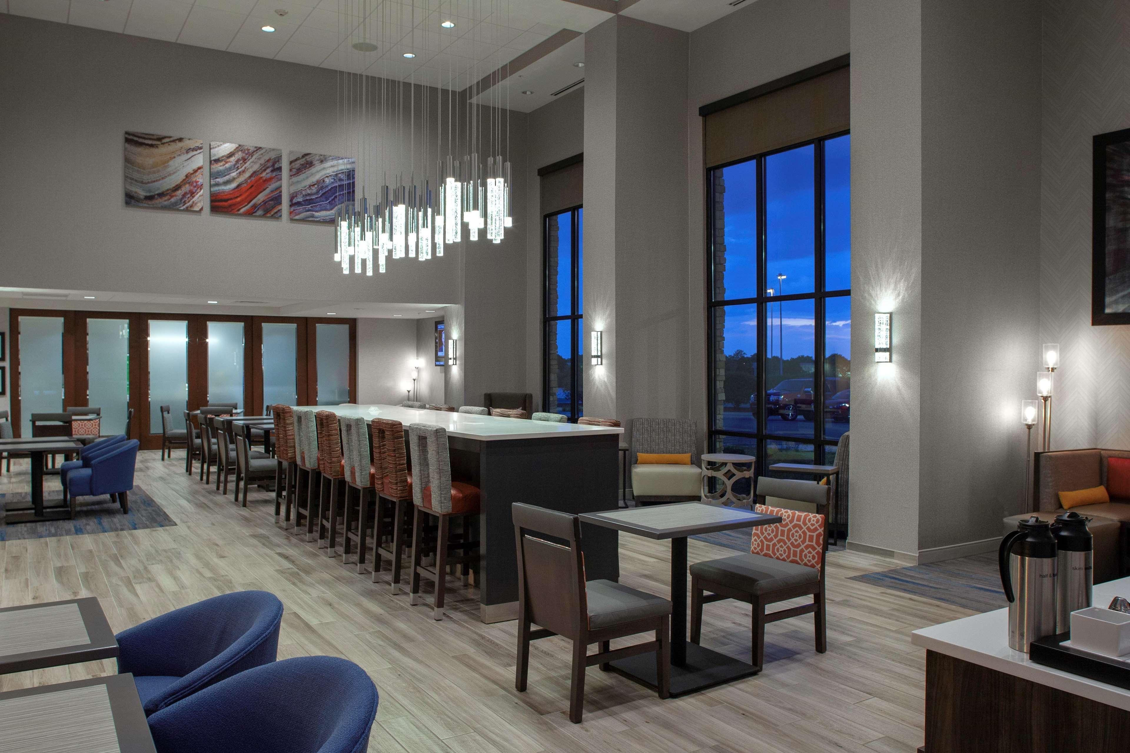Hampton Inn & Suites Chicago-Burr Ridge Exterior photo